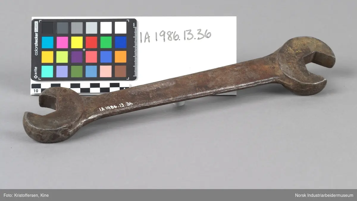 Kombinasjonsnøkkel med knekk i størrelse 28mm og 32 mm