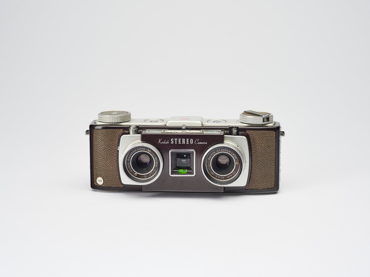 Kodak Stereo er et 35 mm stereokamera fra midten av 1950-tallet. Kameraet er designet av Arthur Hunt Crapsey, Jr (1919-1998)  for Eastman Kodak. Det er utstyrt med et vater i søkeren og to Kodak Anaston 35mm f:3.5 objektiver. 
Stereokameraene ga en svært populær form for bilder på slutten av 1800-tallet. Stereofotografi var med på å forme fotoindustrien. Folk ønsket å se mer av verden, og stereofotografiet gjorde det mulig å forestille seg at man var til stede i motivet, grunnet en optisk effekt som utnytter dybdesynet vårt. 
Et stereokamera har to objektiver med en avstand på litt over seks centimeter, omtrent samme avstand vi har mellom pupillene. En eksponering gir dermed to bilder av samme motiv. Når dette paret med fotografier blir montert, f.eks. på en papplate, og sett på gjennom en stereobetrakter, fremstår motivet som tredimensjonalt.