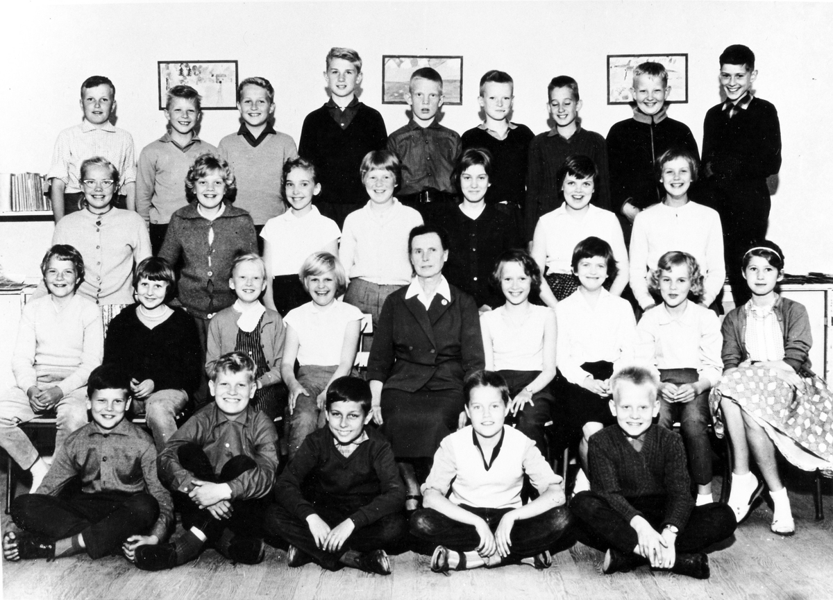 Klass 4 eller 5 på Norra skolan i slutet på femtiotalet. Lärarinna: Signe Eriksson.