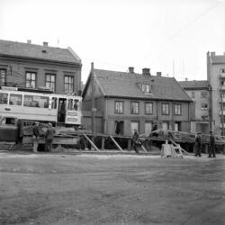 Galgeberg. Trikken på provisorisk bro. April 1957 .