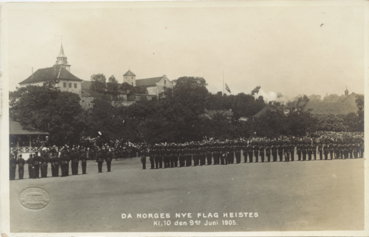 Heising av Norges nye flagg 9. juni 1905 på Akershus.