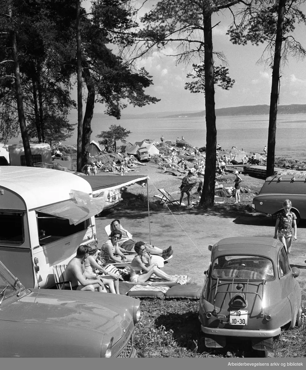 Ramton Camping. Bilen til høyre; BMW Izetta. Juni 1963.