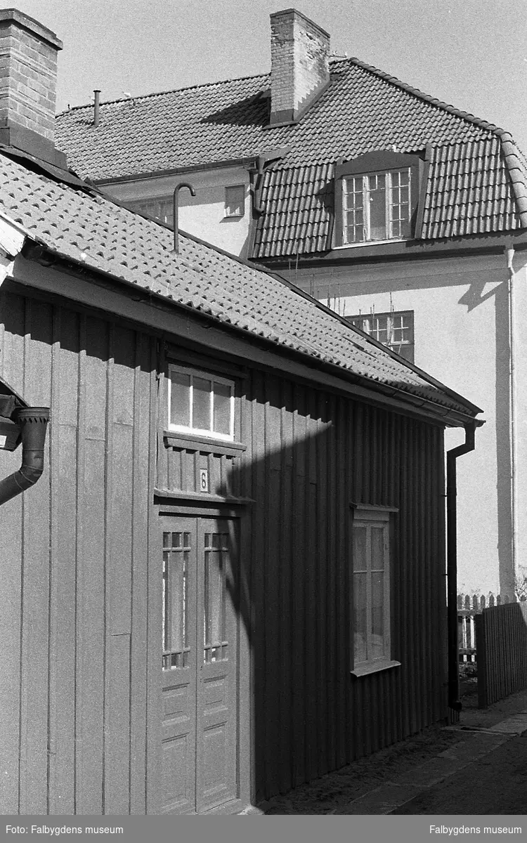 Byggnadsinventering 1972. Plåtslagaren 2. Bostadshus gatusidan från SO.