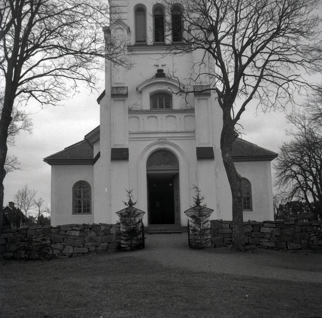 Exteriörbilder på Fliseryd kyrka.