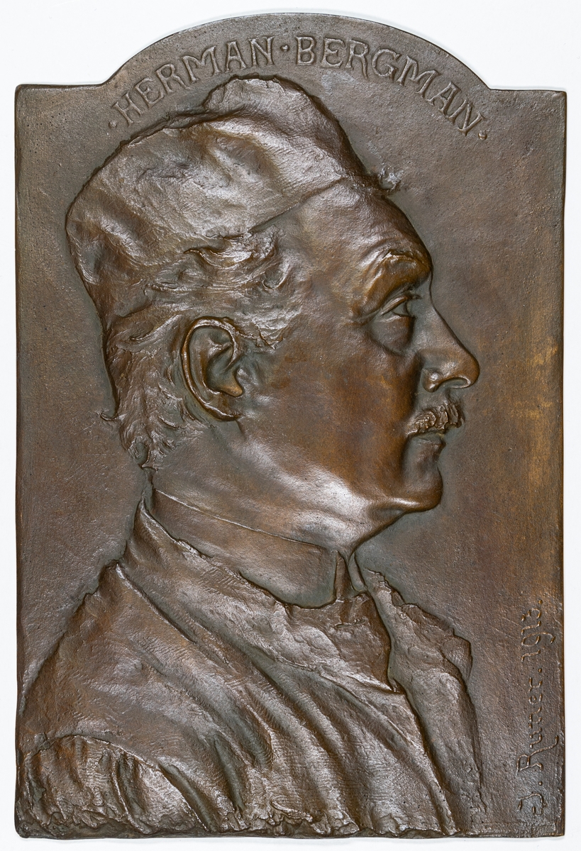 Porträttrelief, Herman Bergman. Signerad: J. Runer 1913