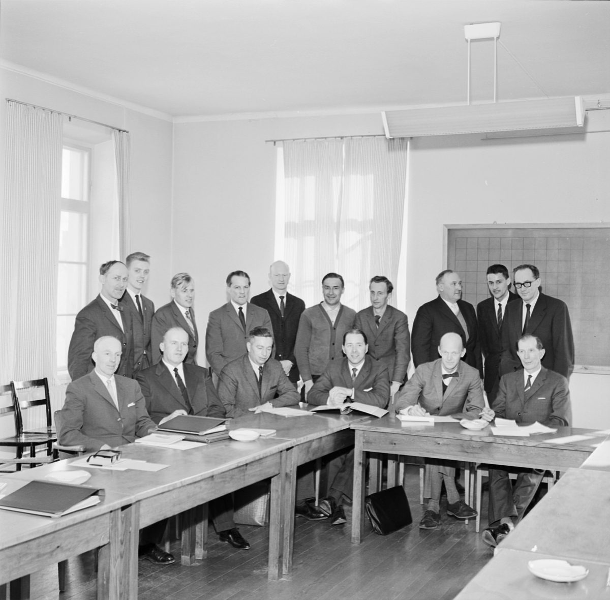 Lantbrukshögskolan, "forskning och praktik studerar hand i hand specialiserat jordbruk", Uppsala 1963