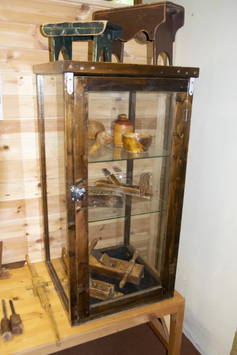 skap med høvler vingelen kirke og skolemuseum