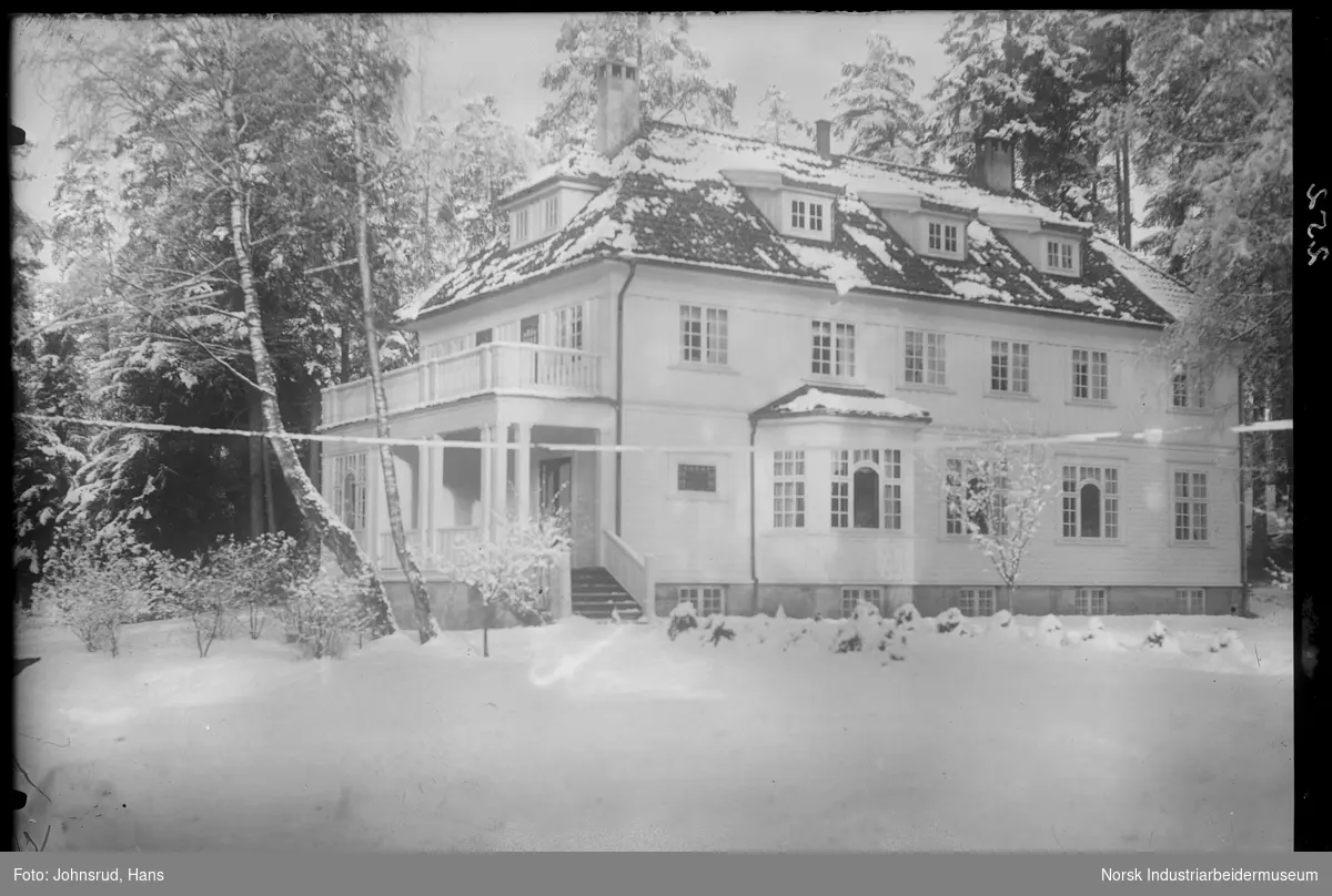 Norsk Hydros representasjonsbolig, Kasino i vinterlandskap.