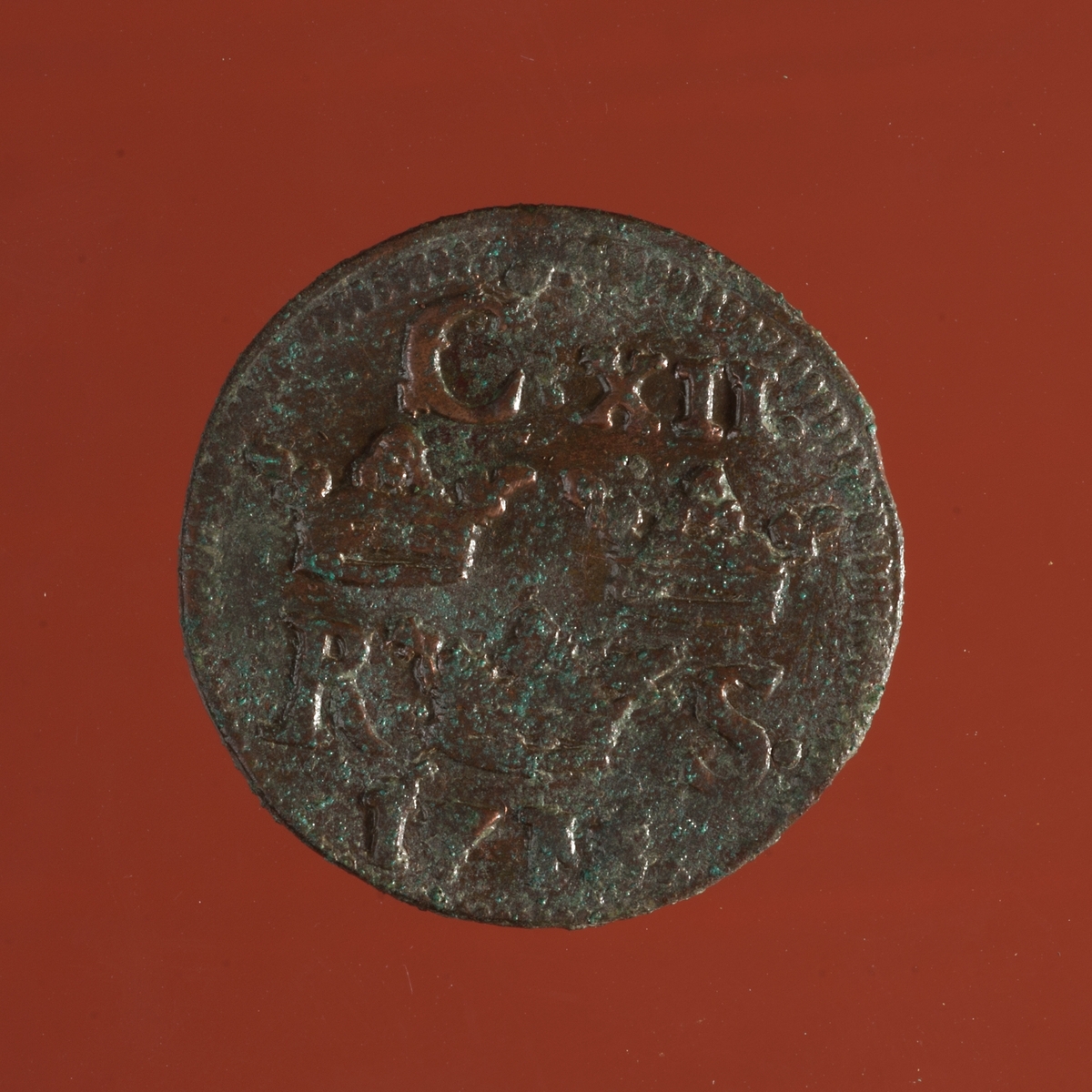 Mynt av kopparlegering. 1/6 öre SM. Karl XII (1697-1718). Präglat 1715 i Avesta.