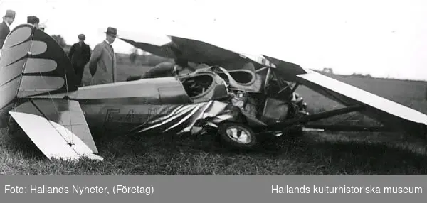 Flygolycka. Uppgifter saknas. Tillhör samlingen med fotokopior från Hallands Nyheter som är från 1930-1940-talen.