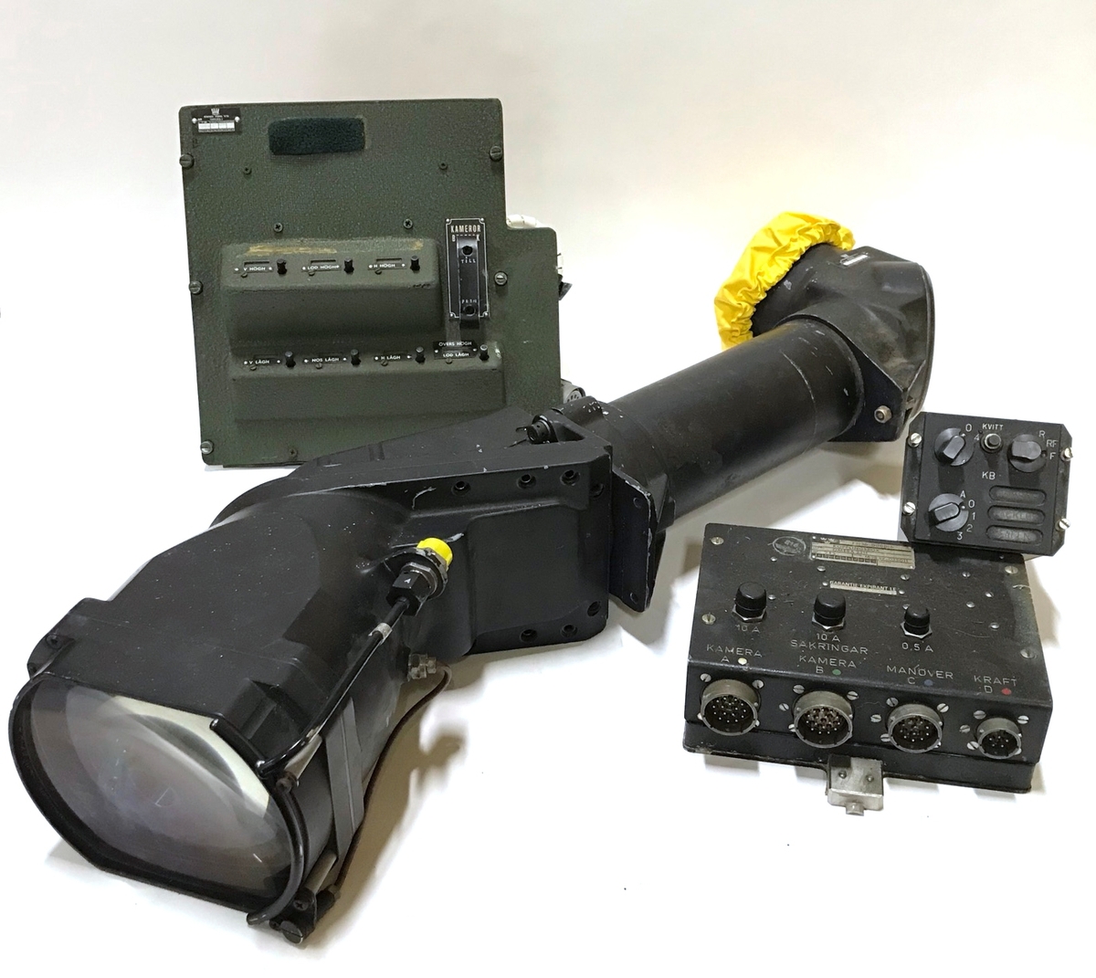 Utrustning för SKa 24 som varit monterad i Fpl 35959. Innehåller bl a objektiv, sikten, stativ kopplingsboxar, räkneverk mm.