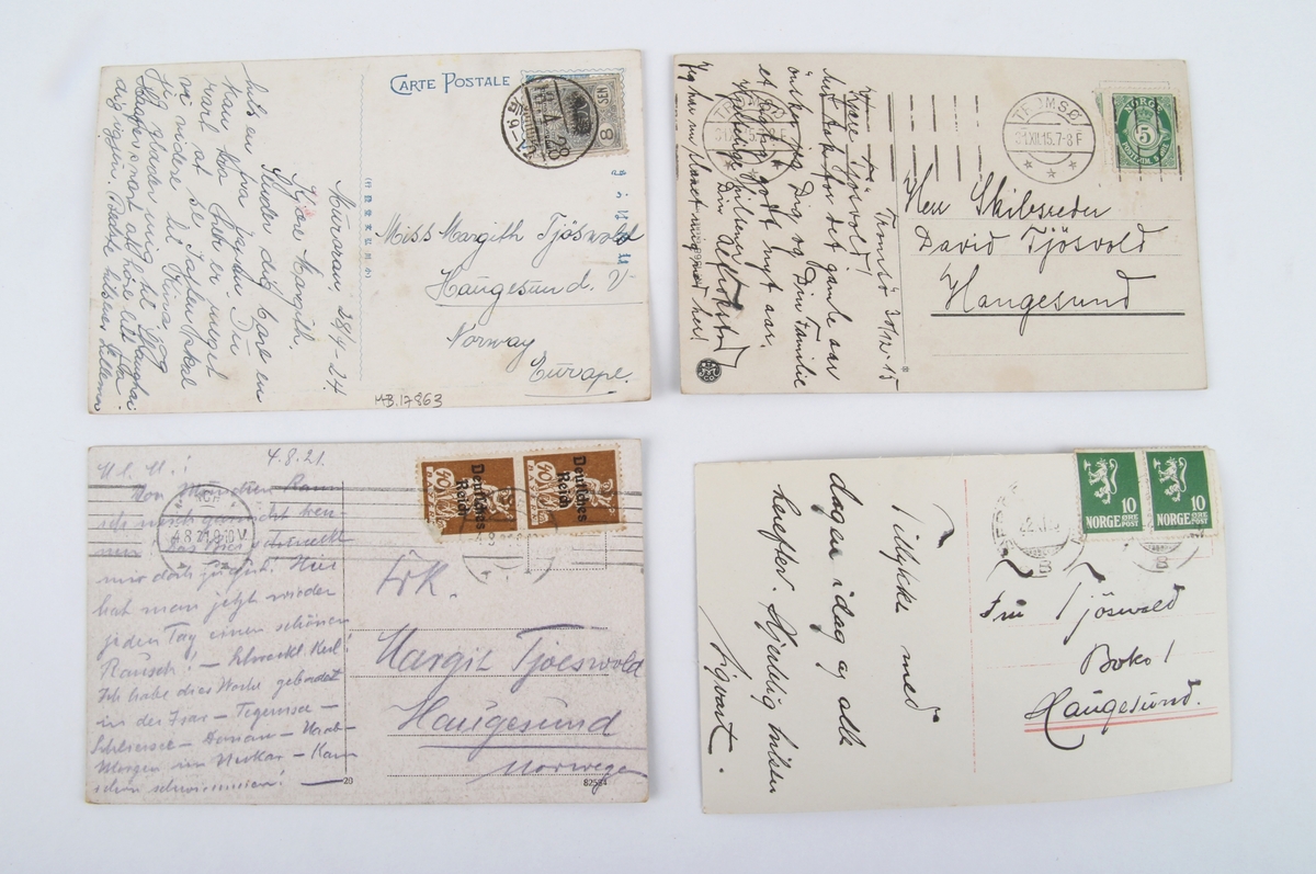 En samling postkort fra inn- og utland. Poststemplene strekker seg over en periode fra 1907 til 1973
