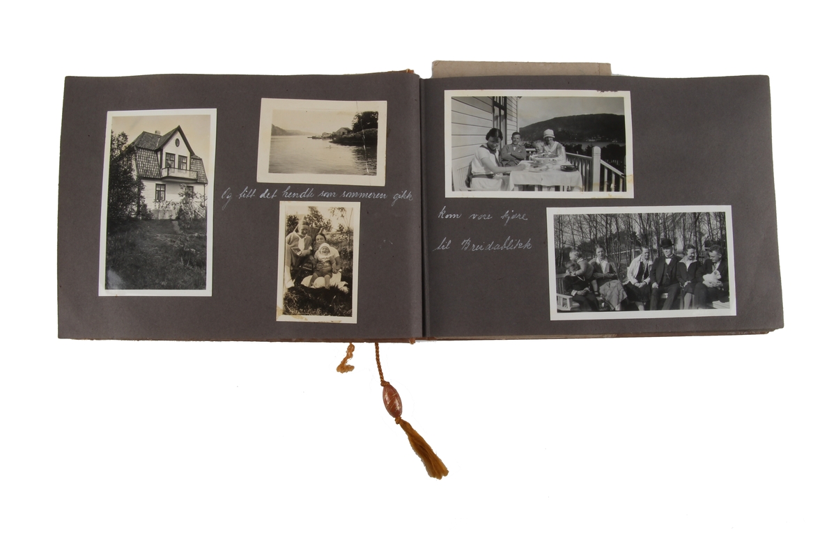 Album med fotografier av familiemedlemmer