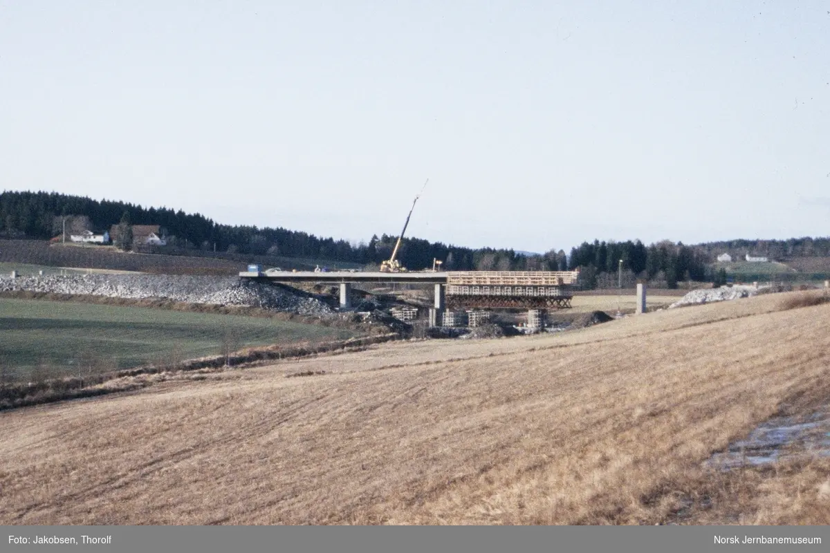 Bygging av Bølstadbekken bru mellom Ski og Ås på det nye dobbeltspor på Østfoldbanen