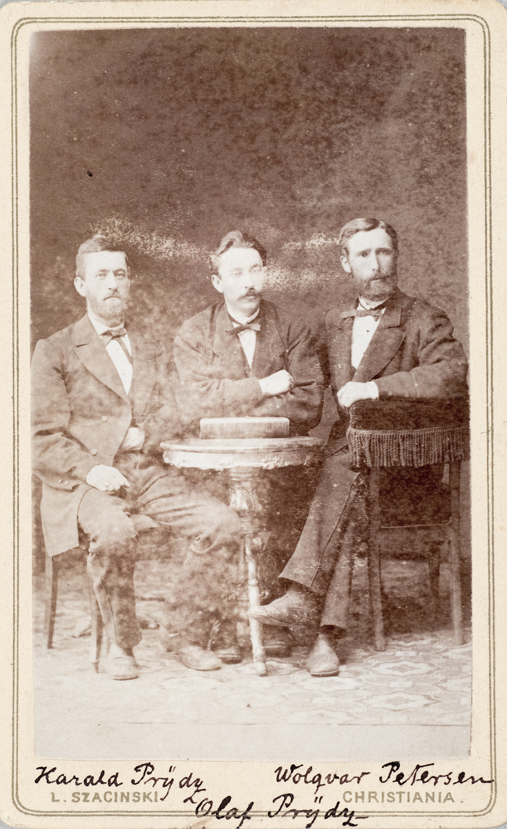 Harald Prydz, Olaf Prydz og Wolgvar Petersen