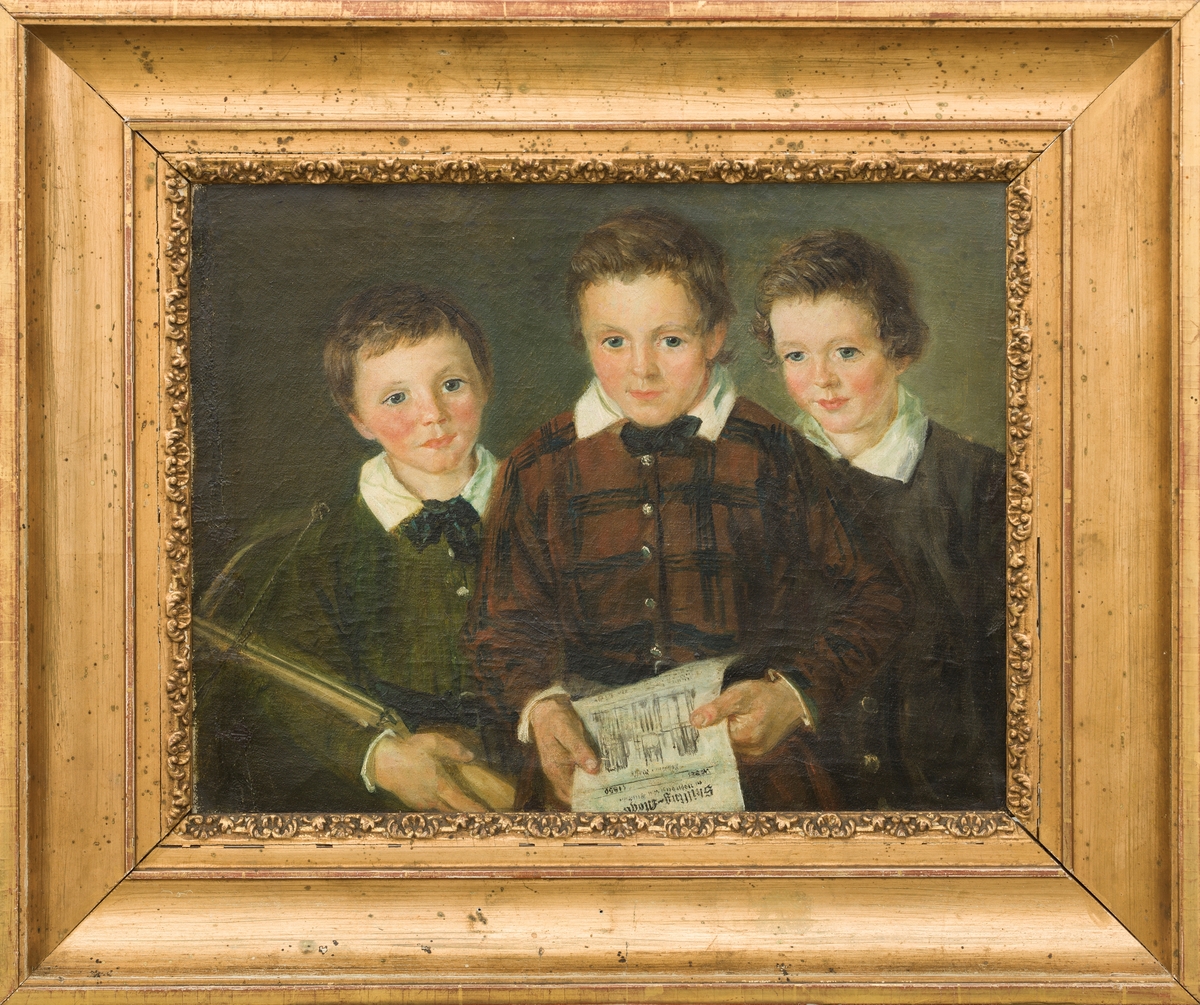Barneportrett av tre gutter.
