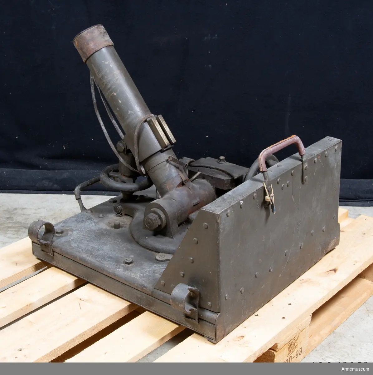 Grupp E X.                                                                  
Samhörande med 6 cm granatkastare m/1918 är avfyringslina med 2 block, 4 st krampor, 4 st bäddningspålar, bäranordning, transportskydd, 2 st bärselar, 2 st bärstänger,  eldriktningsskärmar, stagrör, 4 st pinnar, mynningsfodral, nyckel till lagerhylsa, höjdriktinstrument, sidriktinstrument,  viskare.