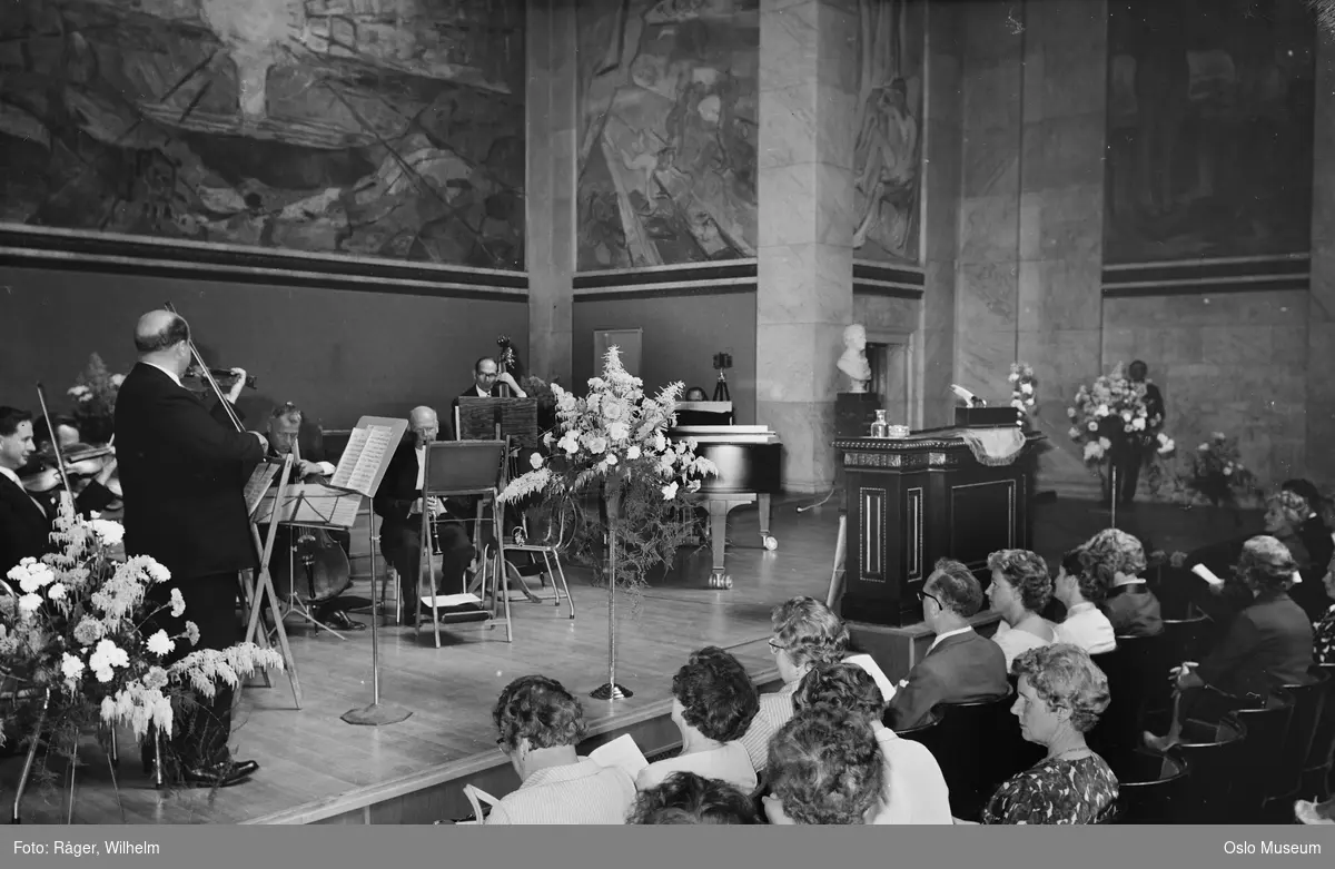 Universitetet, interiør, aulaen, Norsk Lærerinneforbund, 50-årsjubileum, scene, orkester, talerstol