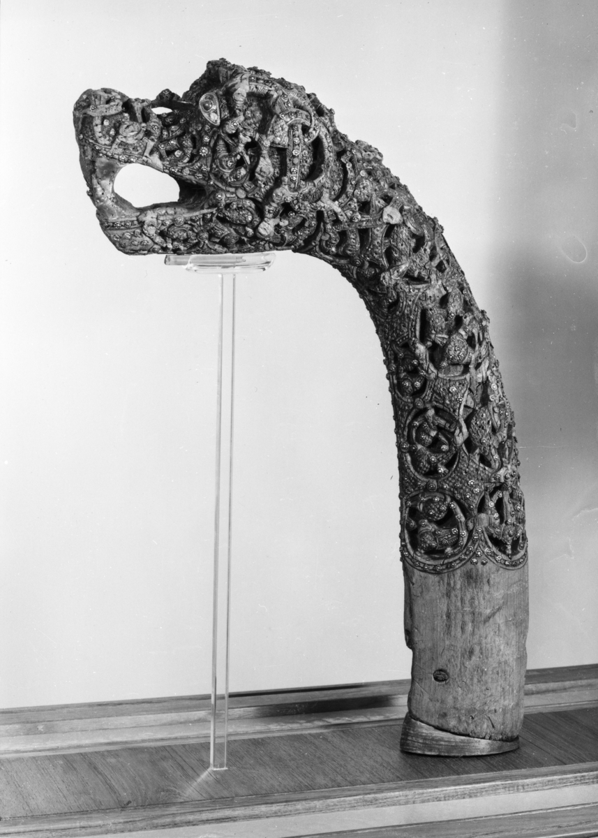 Dragehode fra samlingen i Vikingskipmuseet på Bygdøy