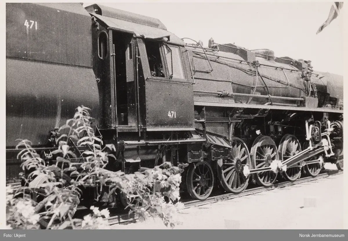 Damplokomotiv 49c 471 Dovregubben, trolig på Jernbanens dag i 1949