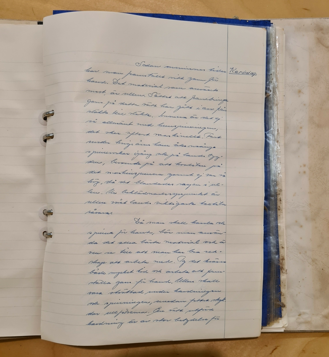 VM29655:6 Spinningskurshäfte.
En ringpärm med spinningskursanteckningar från Johanna Brunssons vävskola. Pärmen har senare klätts med grå textilie.

En samling vävböcker. Böckerna innehåller vävlära, mönster, teckningar samt vävprover.