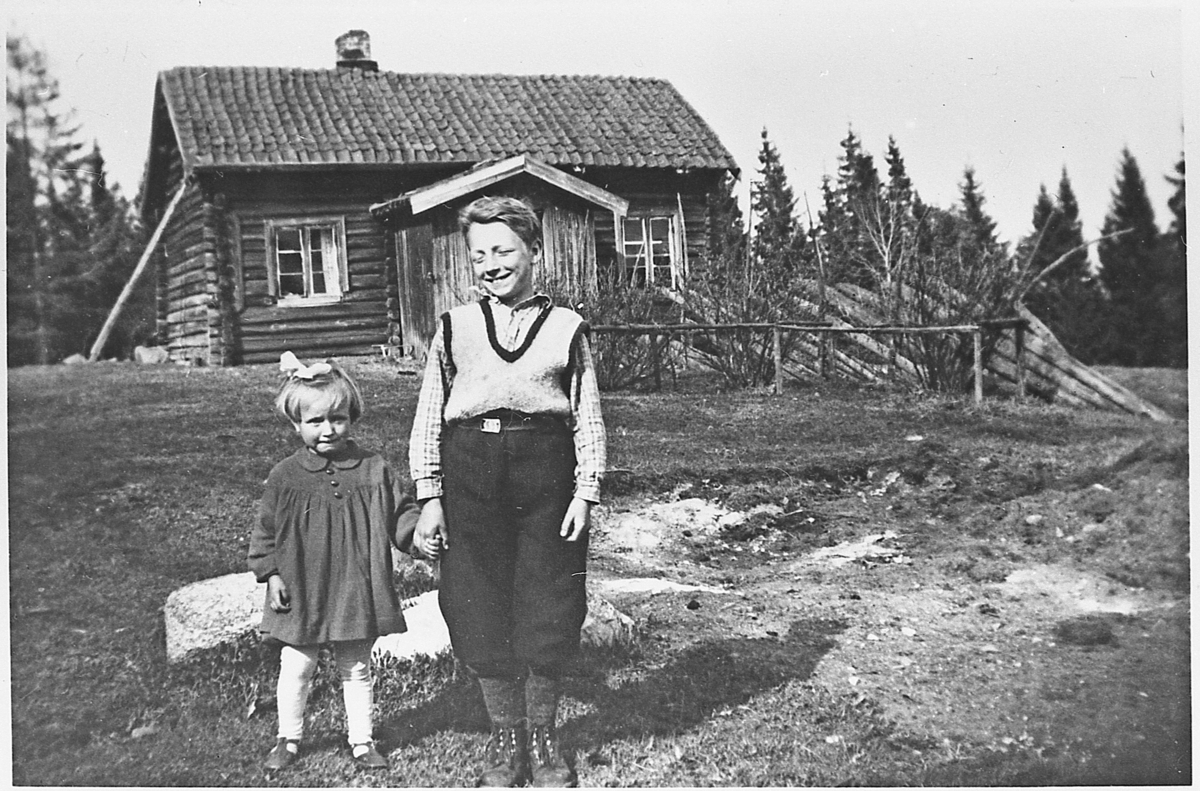 Fra Grøvold, ca. 1926. Tora og Oskar Grønvold.