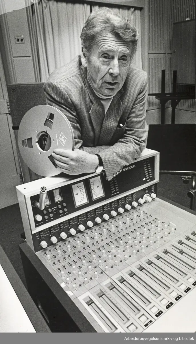 Komponist og sjef for musikkavdelingen i NRK/Fjernsynet, Gunnar Sønstevold. November 1980