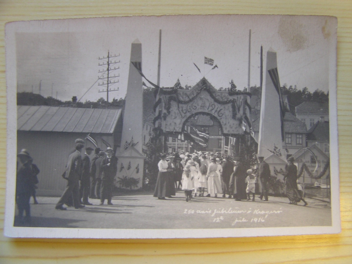 Postkort som viser feiringen av byjubileet i Kragerø 12.juli 1916