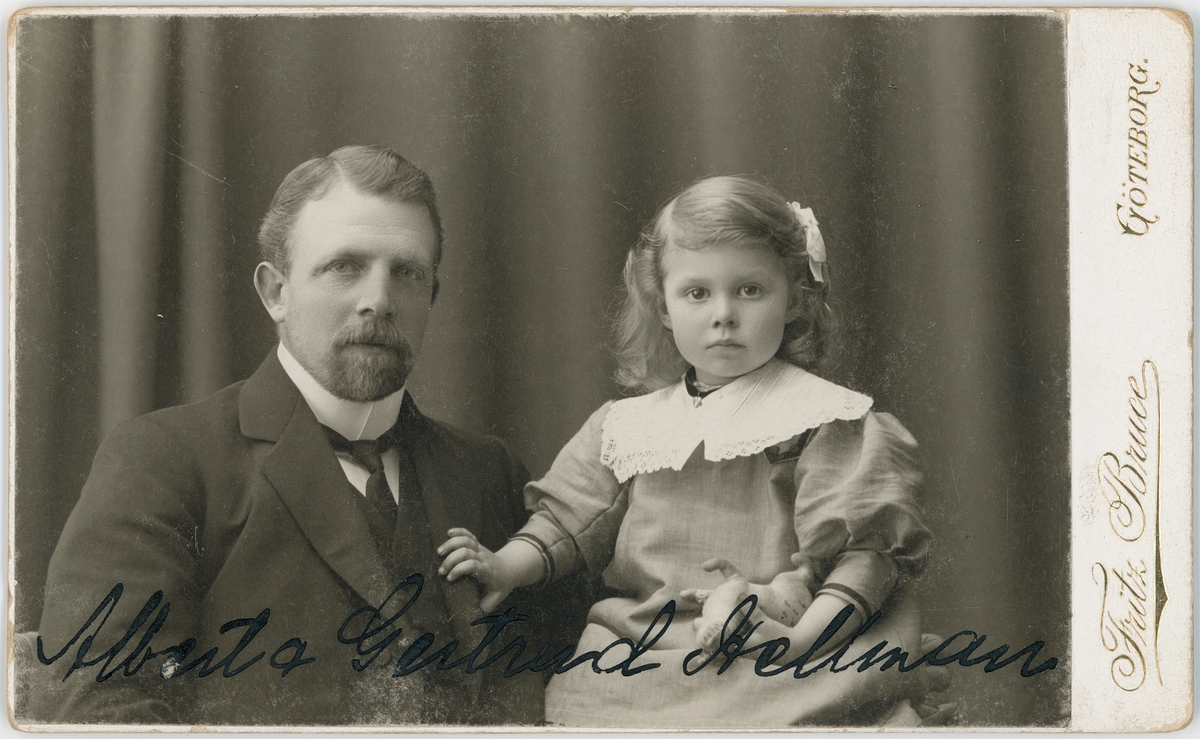 Kabinettsfotografi - far och dotter Hellman, Göteborg