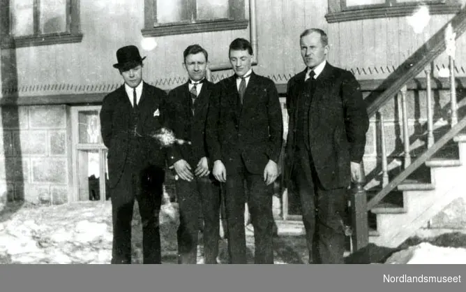 4 menn som var elever ved Klausens Handelsskole 1923.