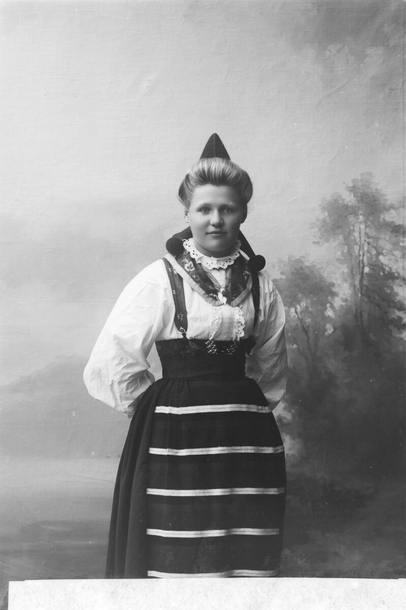 Brita Kock; Ingår i porträttsamlingen från Knut Wallins ateljé.