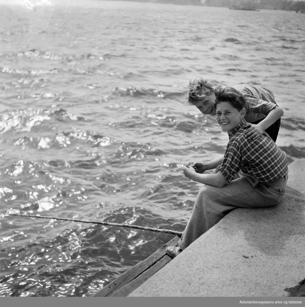 Havna. Bryggefiskere. Udatert. 1950 åra