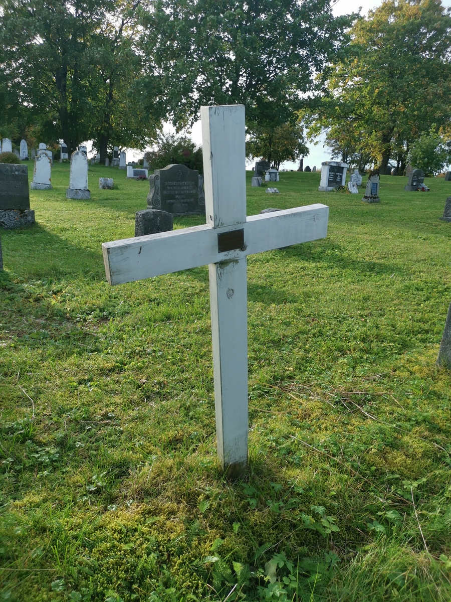 En av de omkomne fra "Rigel"-forliset i 1944 ble gravlagt på Tjøtta gamle kirkegård. Navn og nasjonalitet er ukjent. Pr. september 2021 er grava markert med et trekors som har følgende tekst: "Ukjent soldat. Omkom 27.11.1944 ved bombing av MS Rigel"."