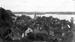 Utsikten fra Steimann. Kragerø kirke og Jørandsberg. 1890-19