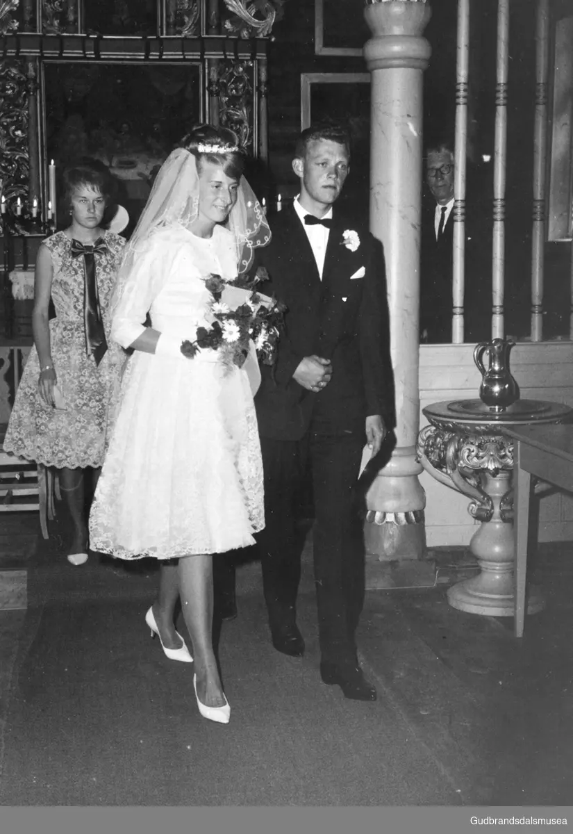 Brudeparet Astrid Roen (f. Haugen 1941) og Ragnvald Roen (f. 1943)