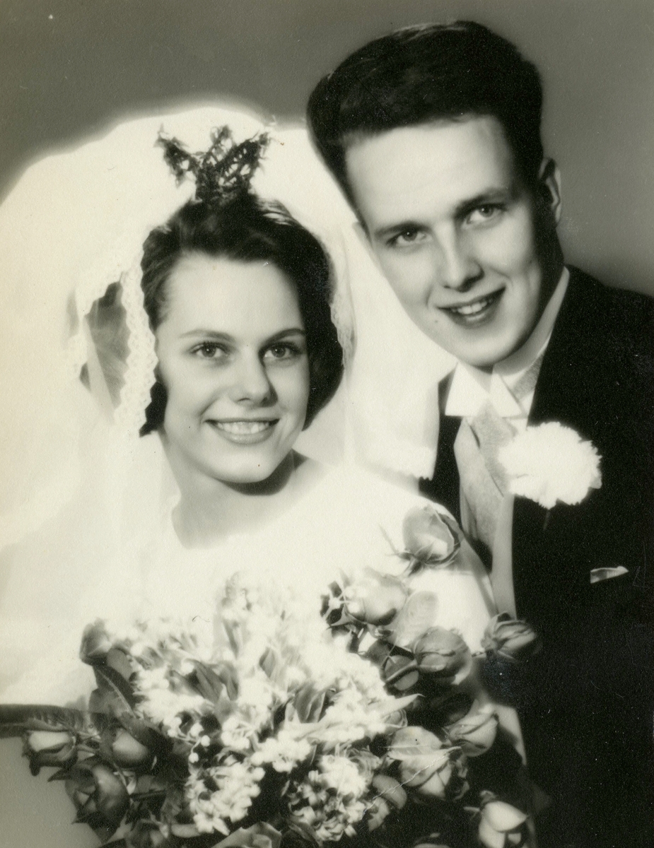 Bröllopsfoto av Lisbeth Nyhlén (född 1945) och Svante Ekman (1944 - 1992), okänd plats och årtal.