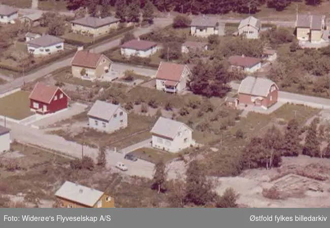 Flyfoto av boligområde på Lande i Tune.