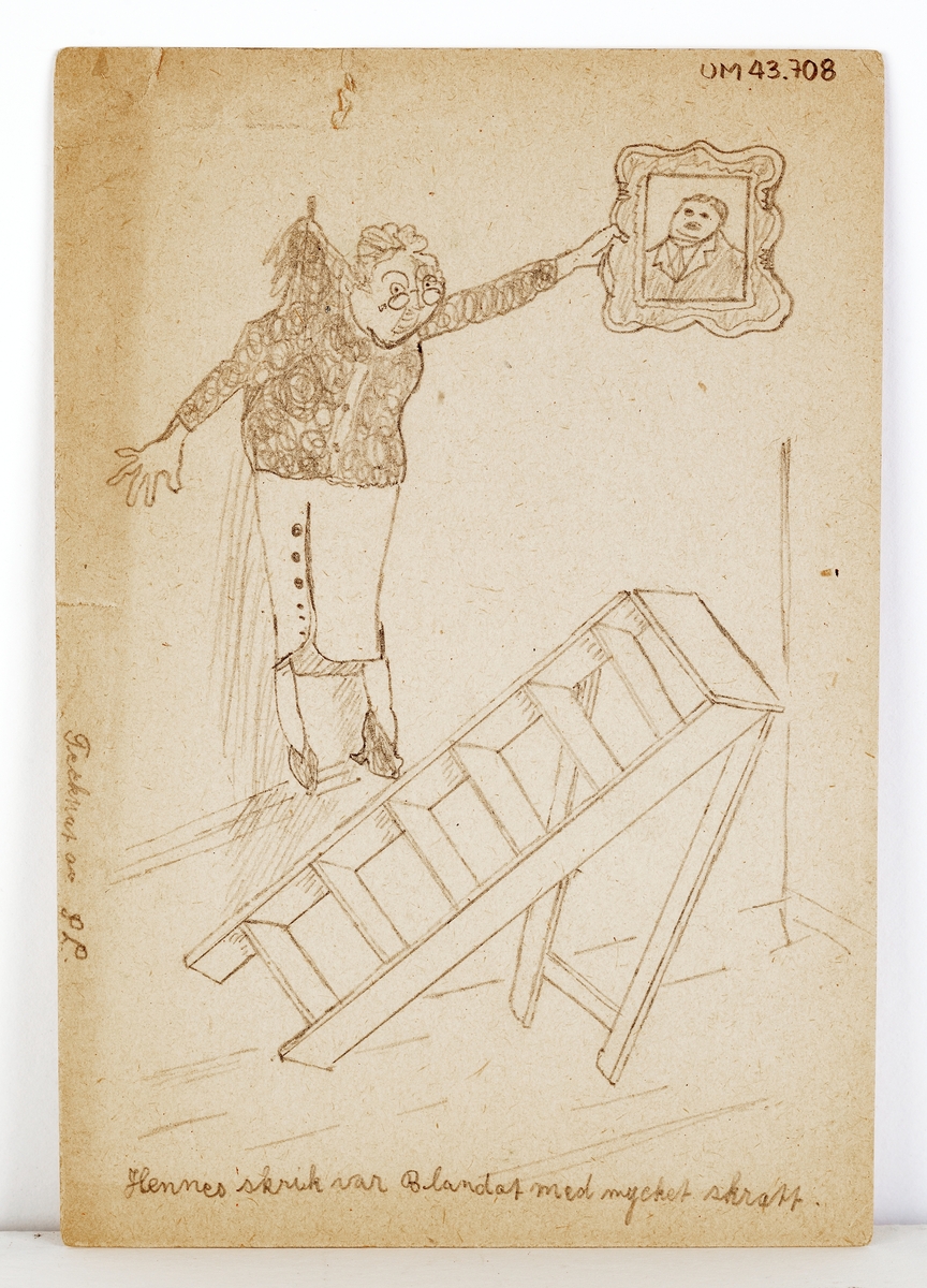 Kvinna har fastnat på tavelkrok. Tavlan håller hon i handen och vid hennes fötter välter trappstegen. Text under bild: Hennes skrik var blandat med mycket skratt. Tecknat av S.L.