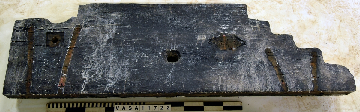 Lavettsida, vänster, grov tillverkad, dokumenterades ihopsatt.  

 A cheek (left) from a gun carriage, roughly made recorded assembled.