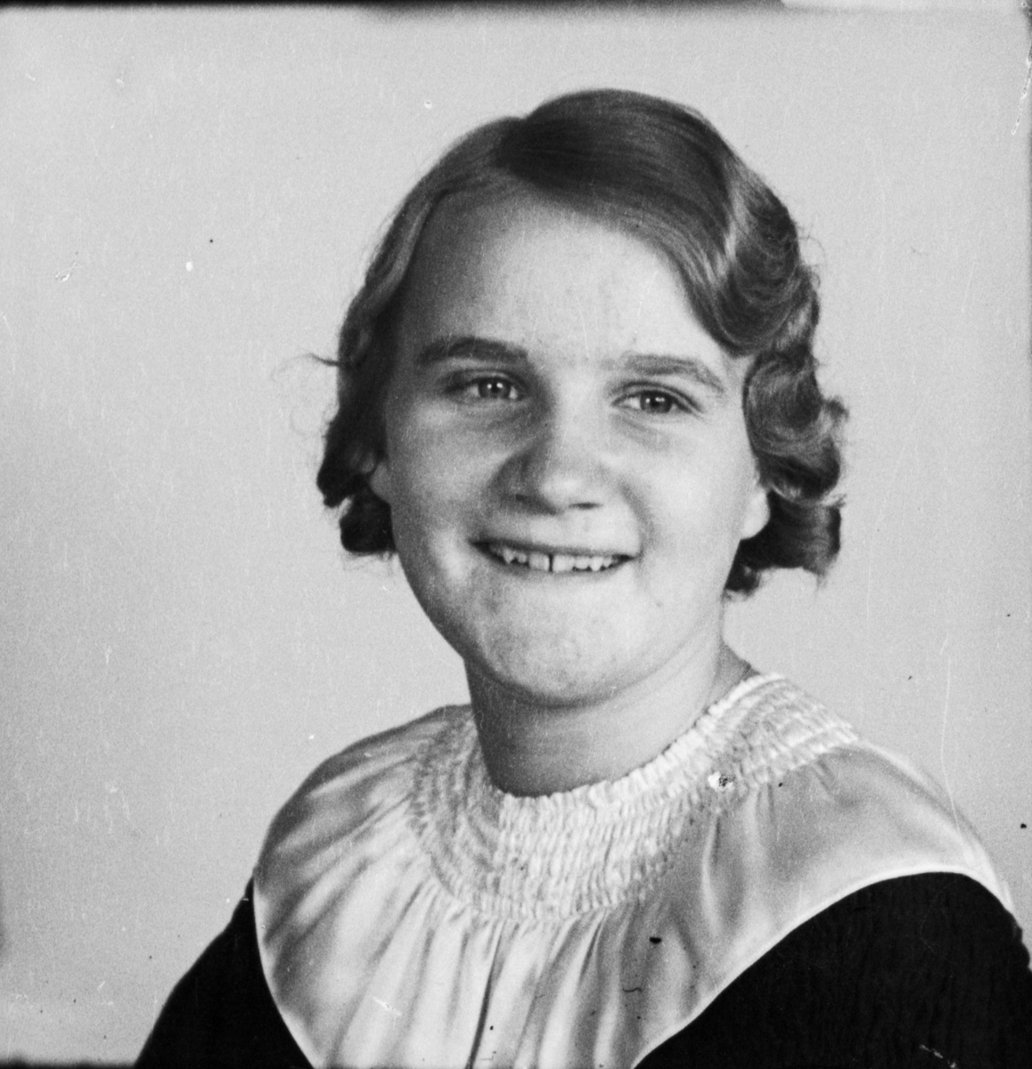Anna-Lisa Storm från Skäfthammar socken, Uppland, 1937