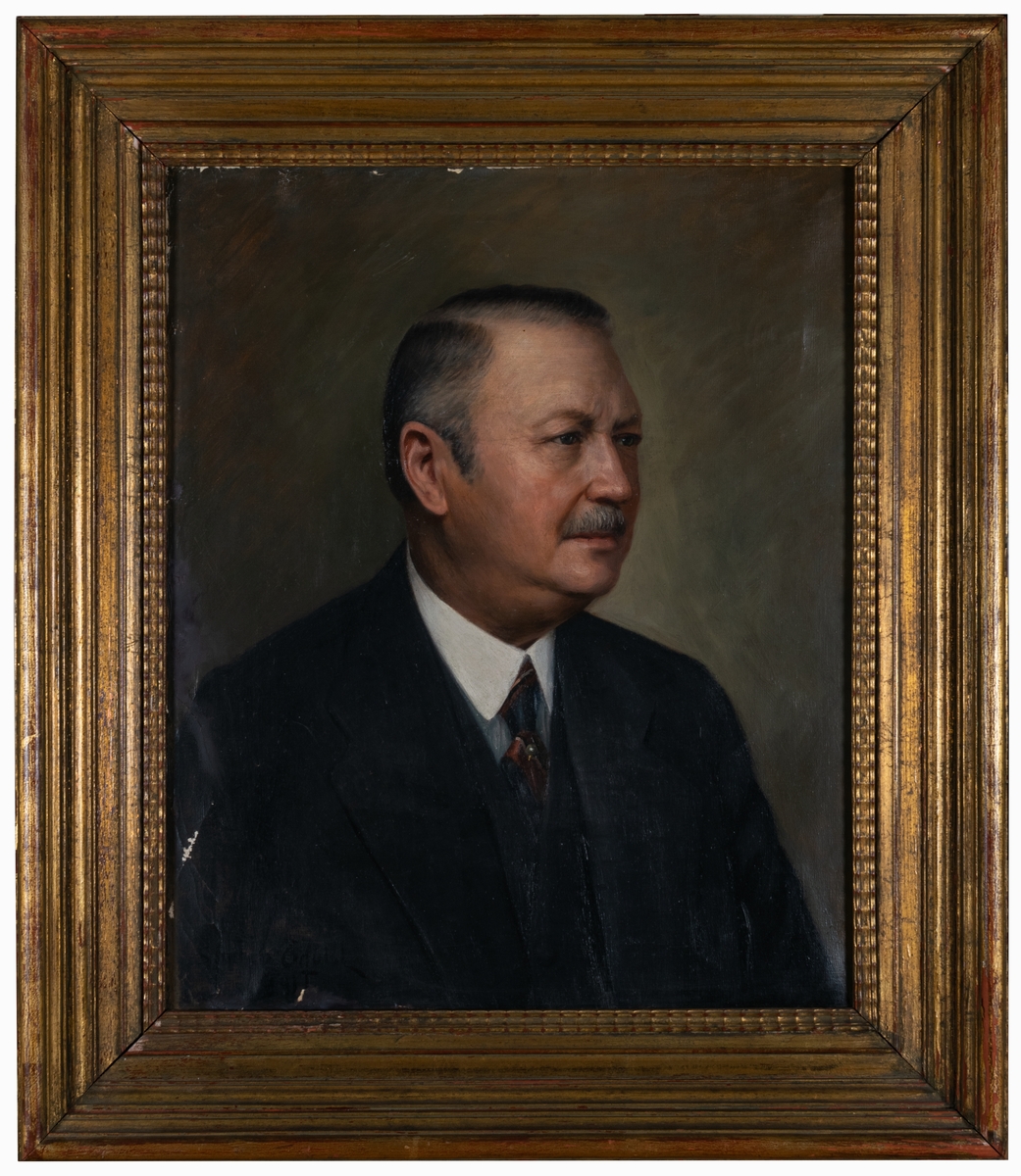 Porträtt från 1941 av konsul och företagare Wilhelm Ericson, grundare av Rabenius & Ericson 1901, senare ändrat namn till PIX med Ericson som ensam ägare. Vid Ahlgrens/Läkerols uppköp av PIX 1975 kom troligen porträttet till Ahlgrens huvudkontor i Gävle.