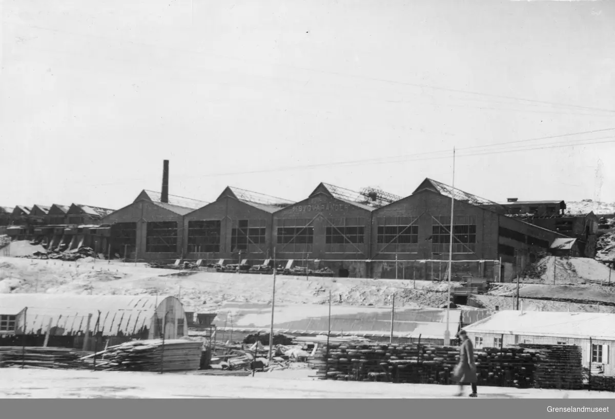 Den kjente verksfasaden, Brikettverket, Kirkenes 12. oktober 1947
