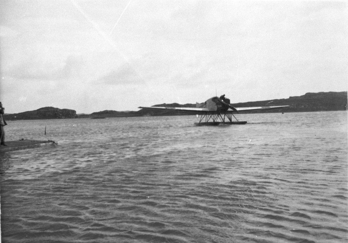 Tyskt civilregistrerat flygplan Junkers F 13 märkt D-272 på vatten på Askimsfjärden i samband med Internationella luftfartsutställningen, ILUG, i Göteborg, 1923.