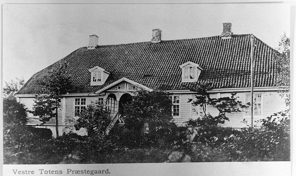 Våningshuset på Vestre Totens prestegård, Kallerud.