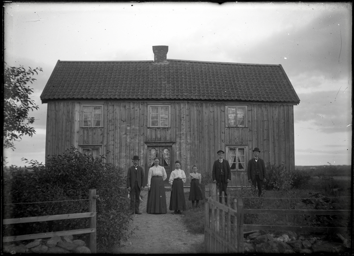 Familjen Svensson på Backgården