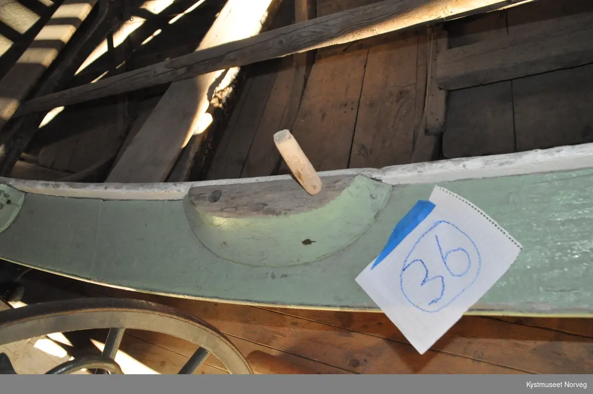Listerbåt/ notbåt
6,5 meter største lengde utvendig
 to par tollpinner