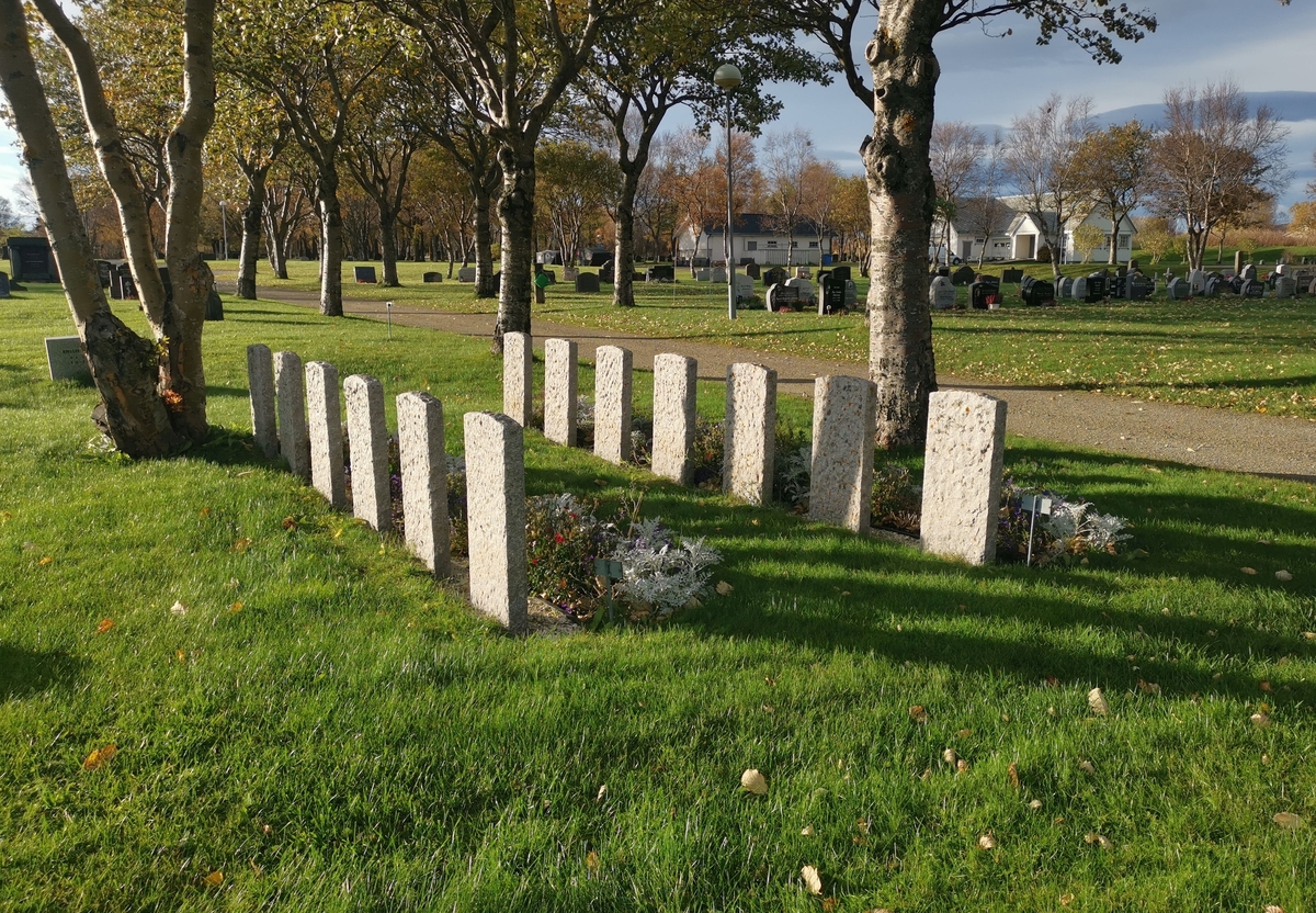 Britiske krigsgraver på Bodø kirkegård, hvor 14 falne fra 2. verdenskrig er gravlagt.