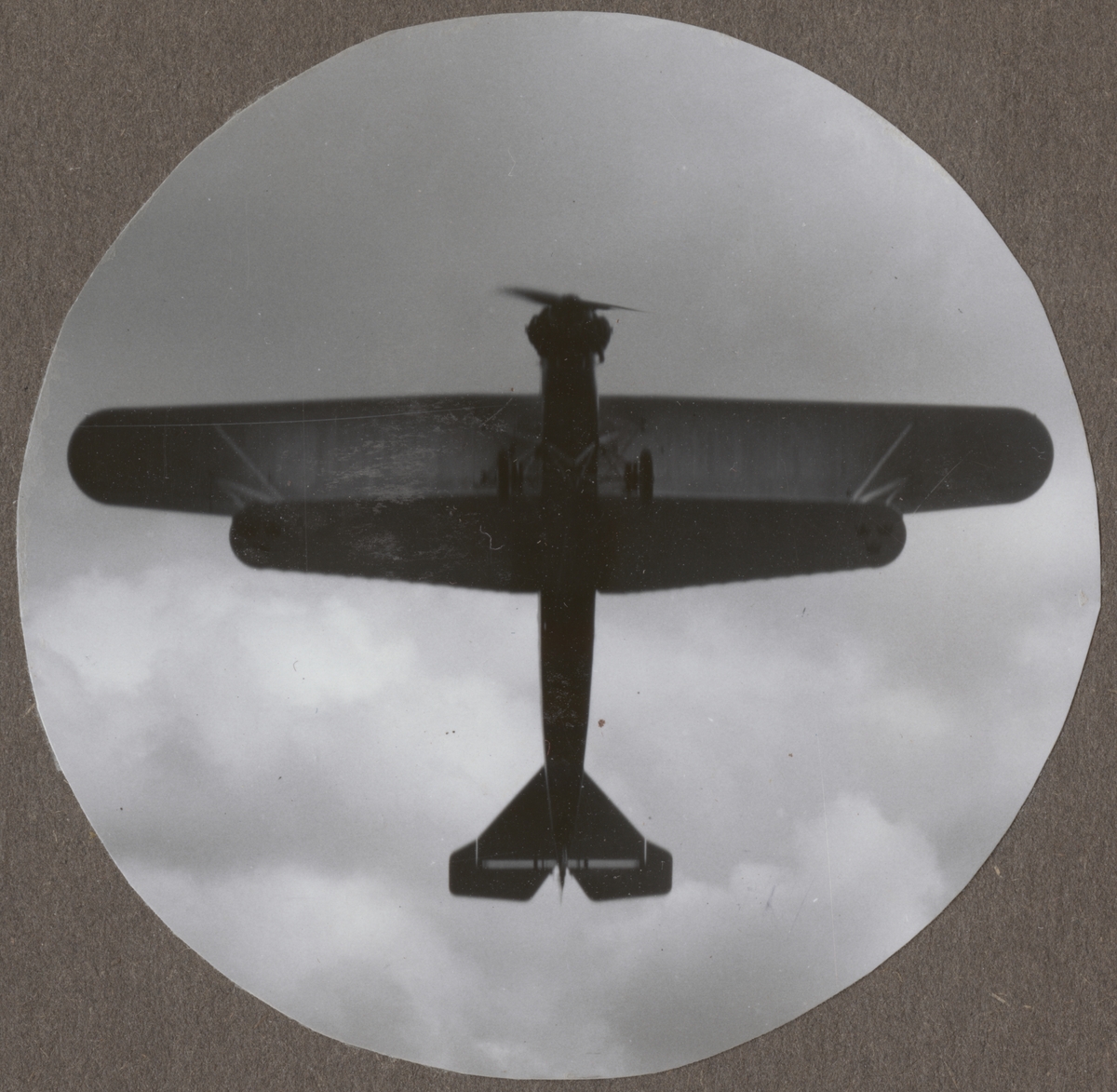 Flygplan S 6, Fokker C. VE nr 1i luften, cirka 1936-1934. Flygbild, vy underifrån.