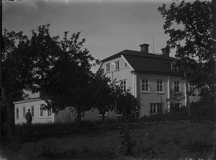 Fredriksbergs herrgård, Råby, Västerås, sommartid.