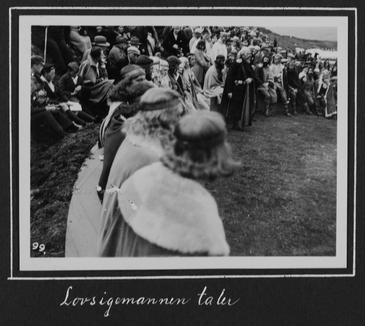 Fra 1000 årsfesten for Alltinget på Island i 1930. Lovsigemannen taler